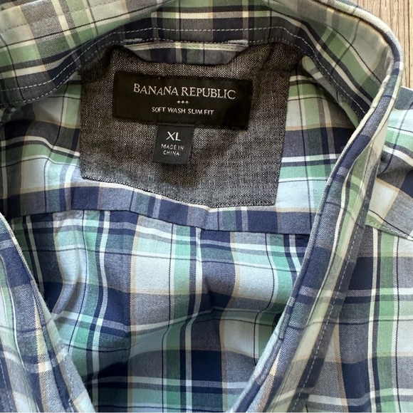 Banana Republic Men’s Blue and Green Plaid Button Down Shirt - Picture 3 of 3